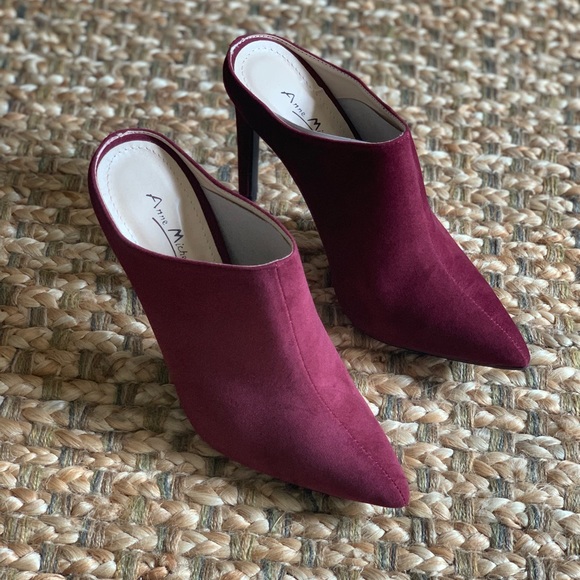 💥Host Pick💥 Pointed Toe Slip On Mule Heels - Picture 2 of 8